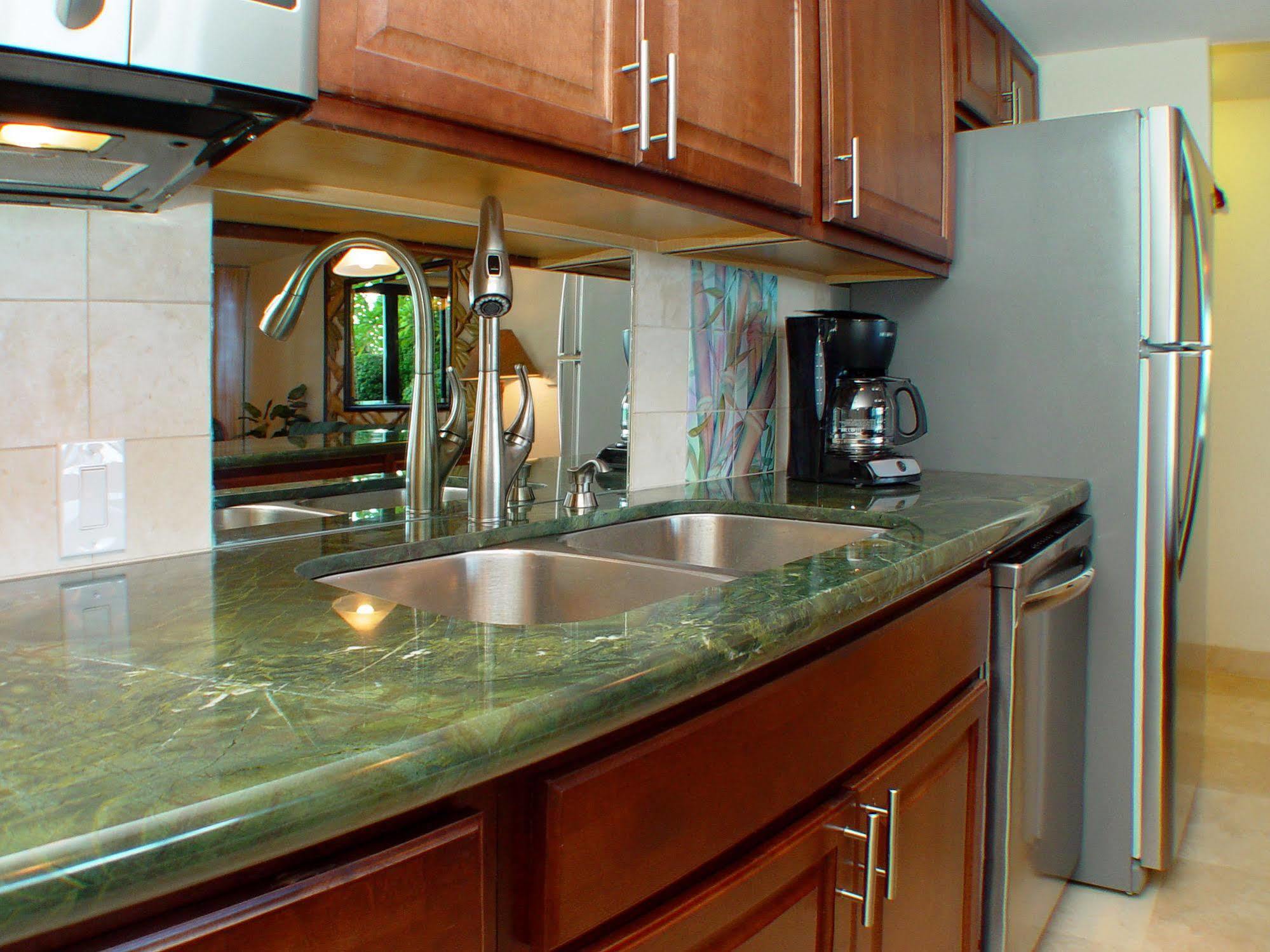 Kaleialoha Condominiums Lahaina Extérieur photo